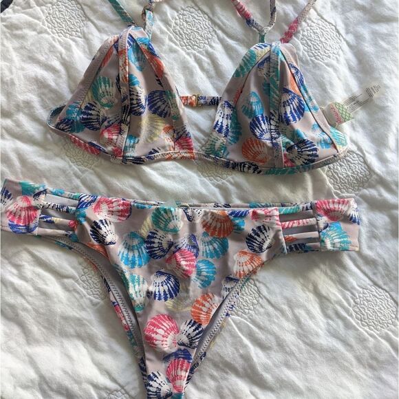 Raisins Beige Sea Shell Print Triangle Bikini Set - Picture 2 of 12